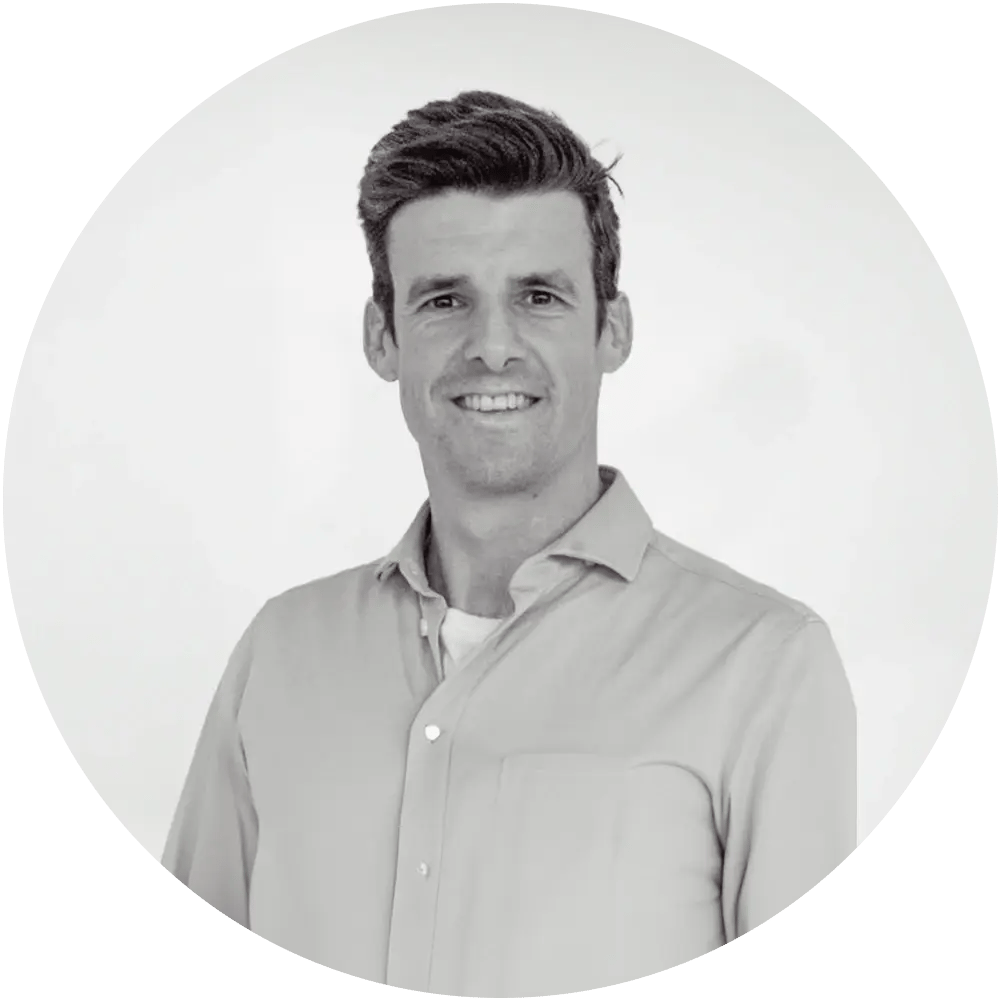  Tom Raes Headshot